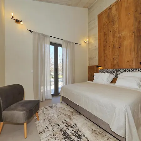 House Legacy Zadar فيلة