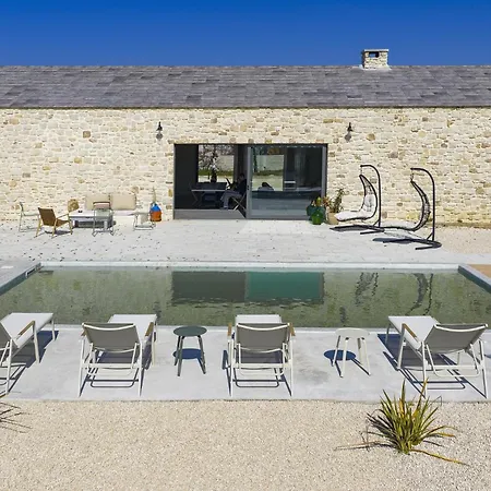 House Legacy Zadar فيلة *